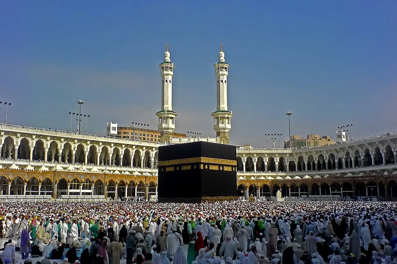 Luxury Umrah 10 Days — Dhanbad